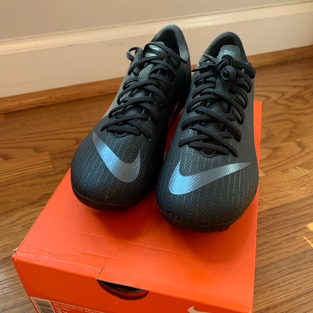 Nike Jr Vapor 12 Cleats 3Y